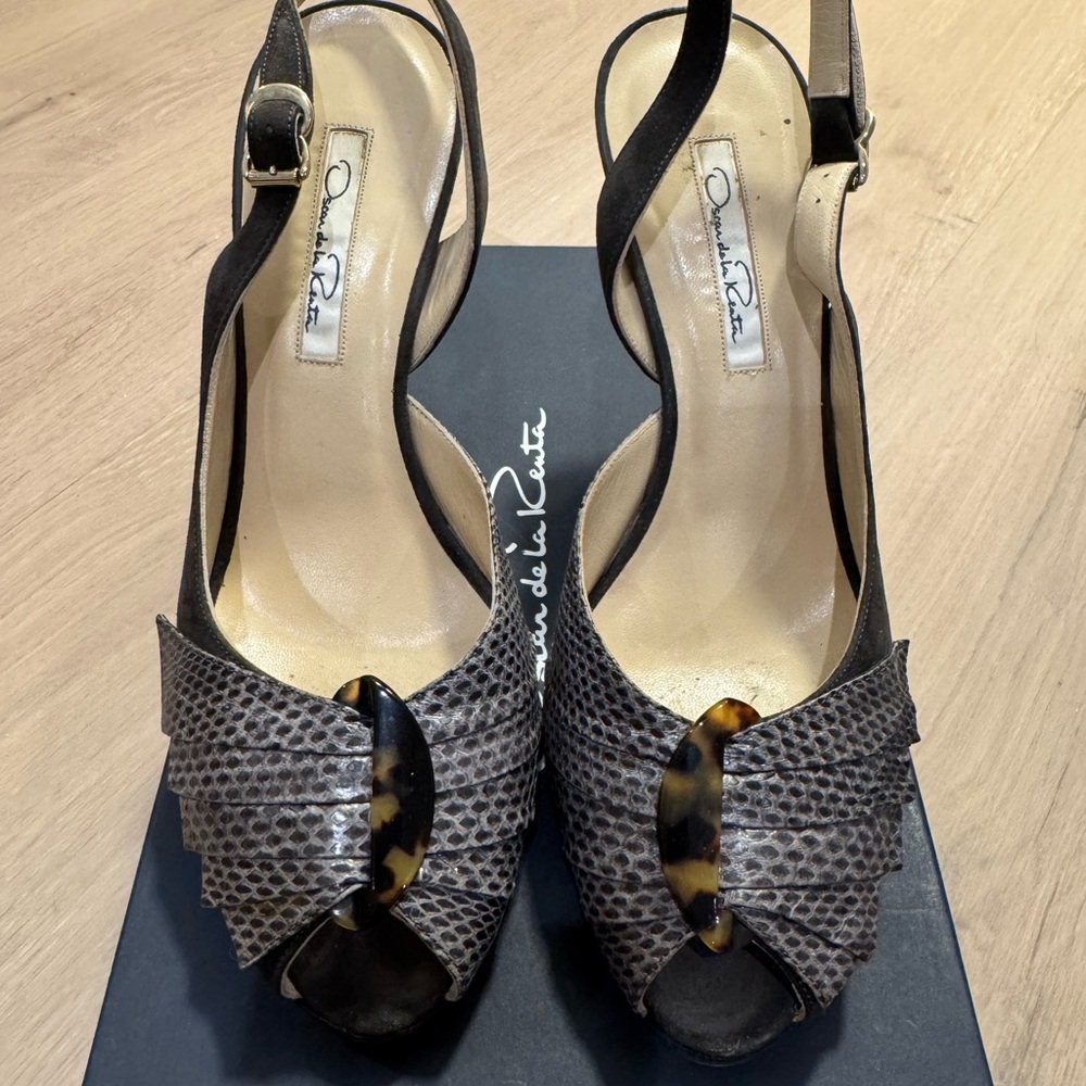 Oscar de la Renta Textured Black and Brown Heels Size 37
